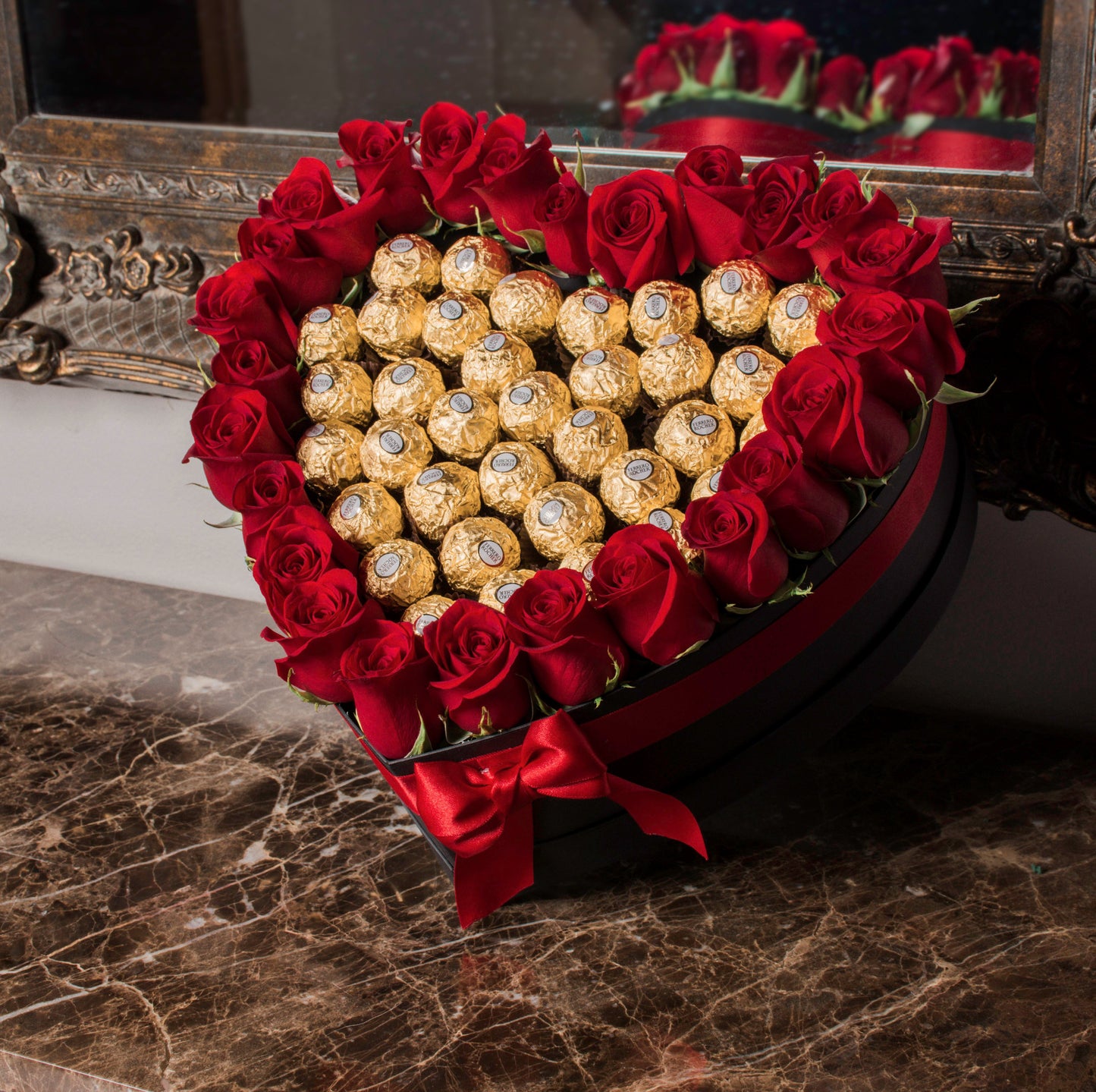Corazon Grande Borde De 35 Rosas 🌹 + 25 Ferrero 🍫