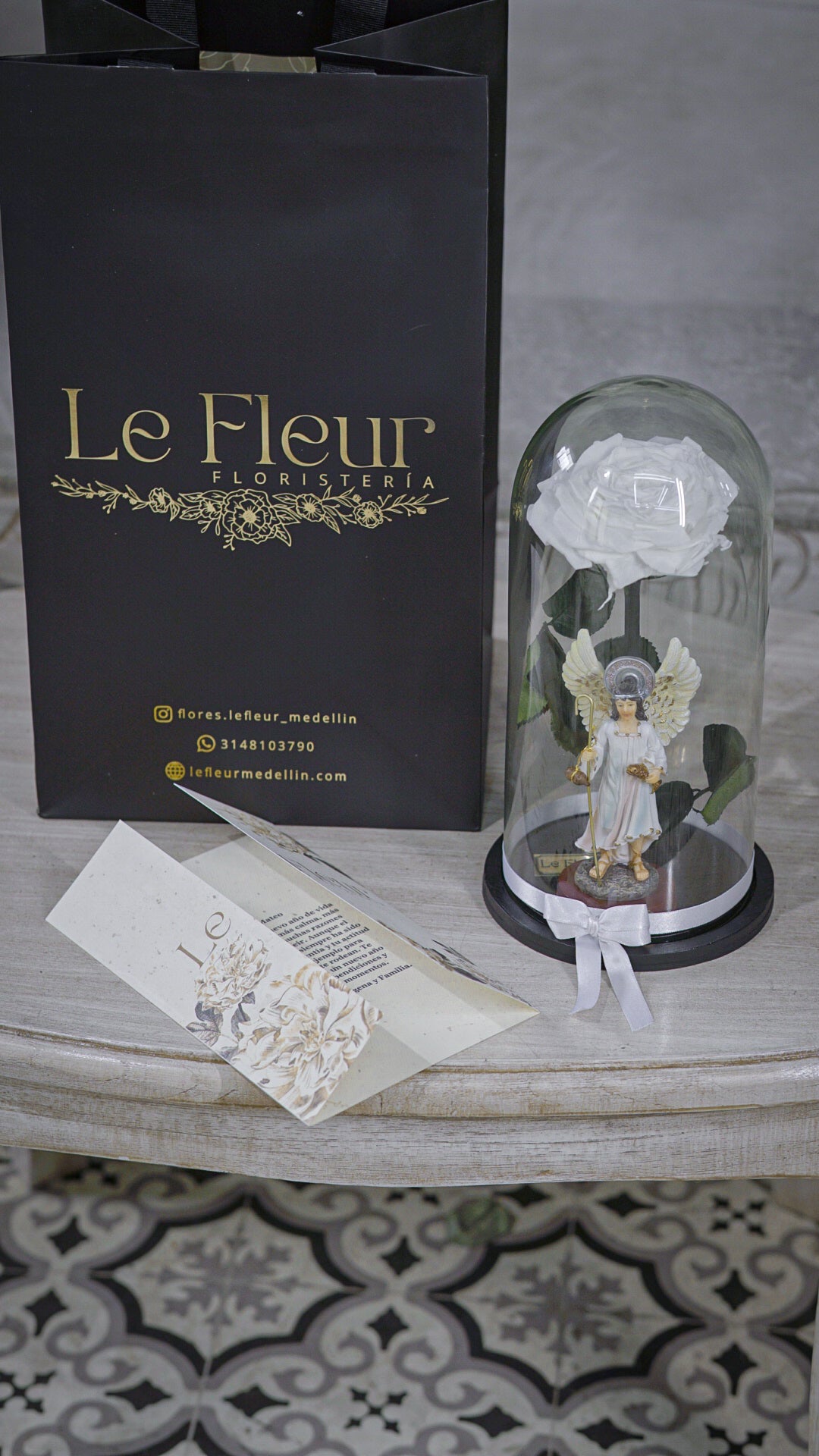 Rosa Preservada Blanca 🌹+ Arcángel San Rafael A Color