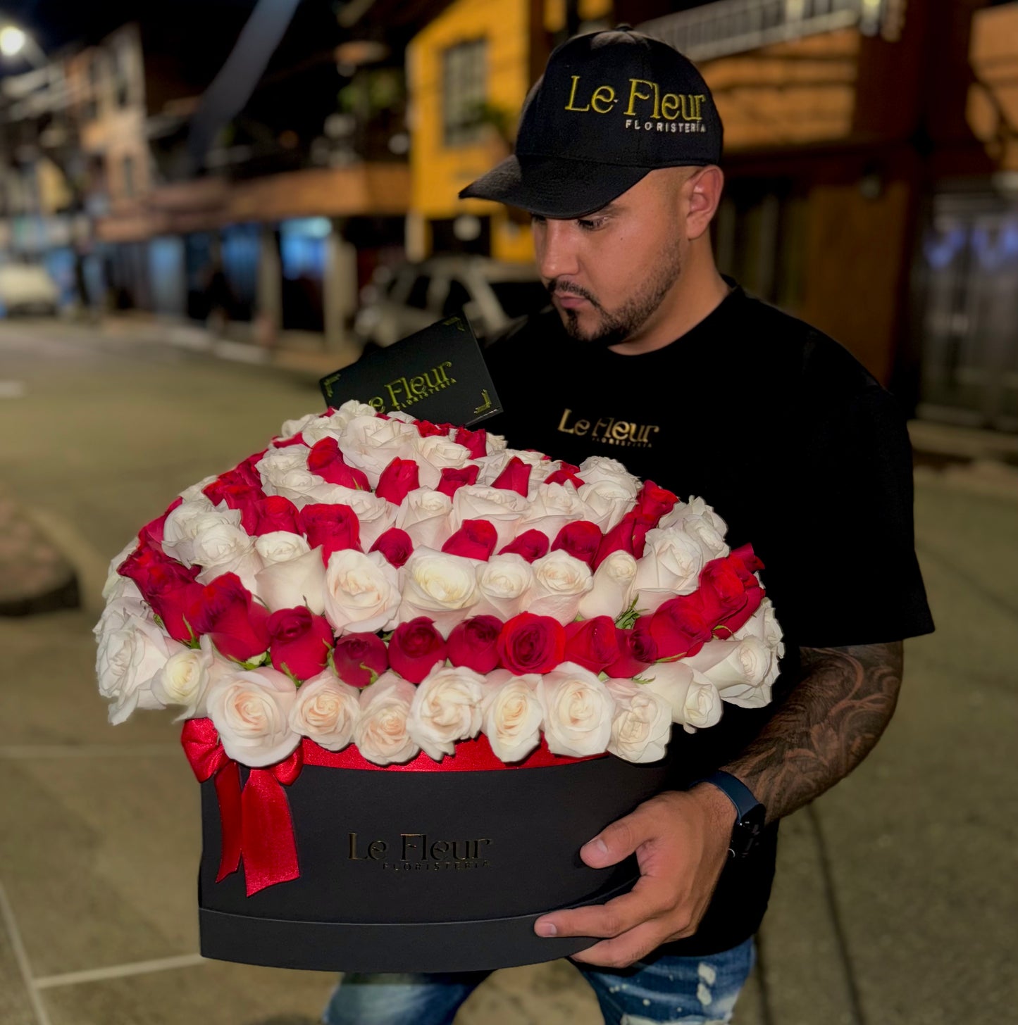 Corazon Gigante 3D con 250 Rosas blanco con rojo🌹