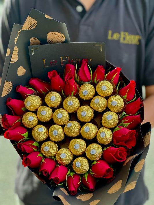 Buquet De 24 Rosas 🌹 De Exportación Con Corazon De 21 Ferrero 🍫