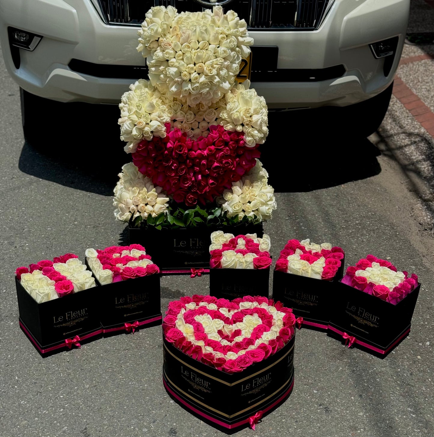 Oso Teddy 1.5 Metros 🧸Con 1.800 Rosas Hechos a Mano + Te Amo + Corazon XL 120 rosas