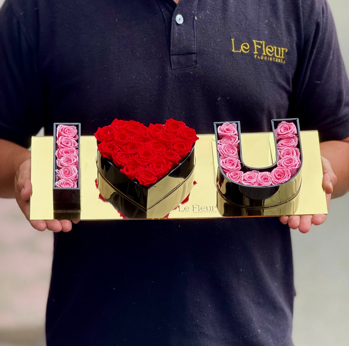 I🩷U Acrilico Con 45 Rosas Preservadas Con mas de 5 años de duración 🌹