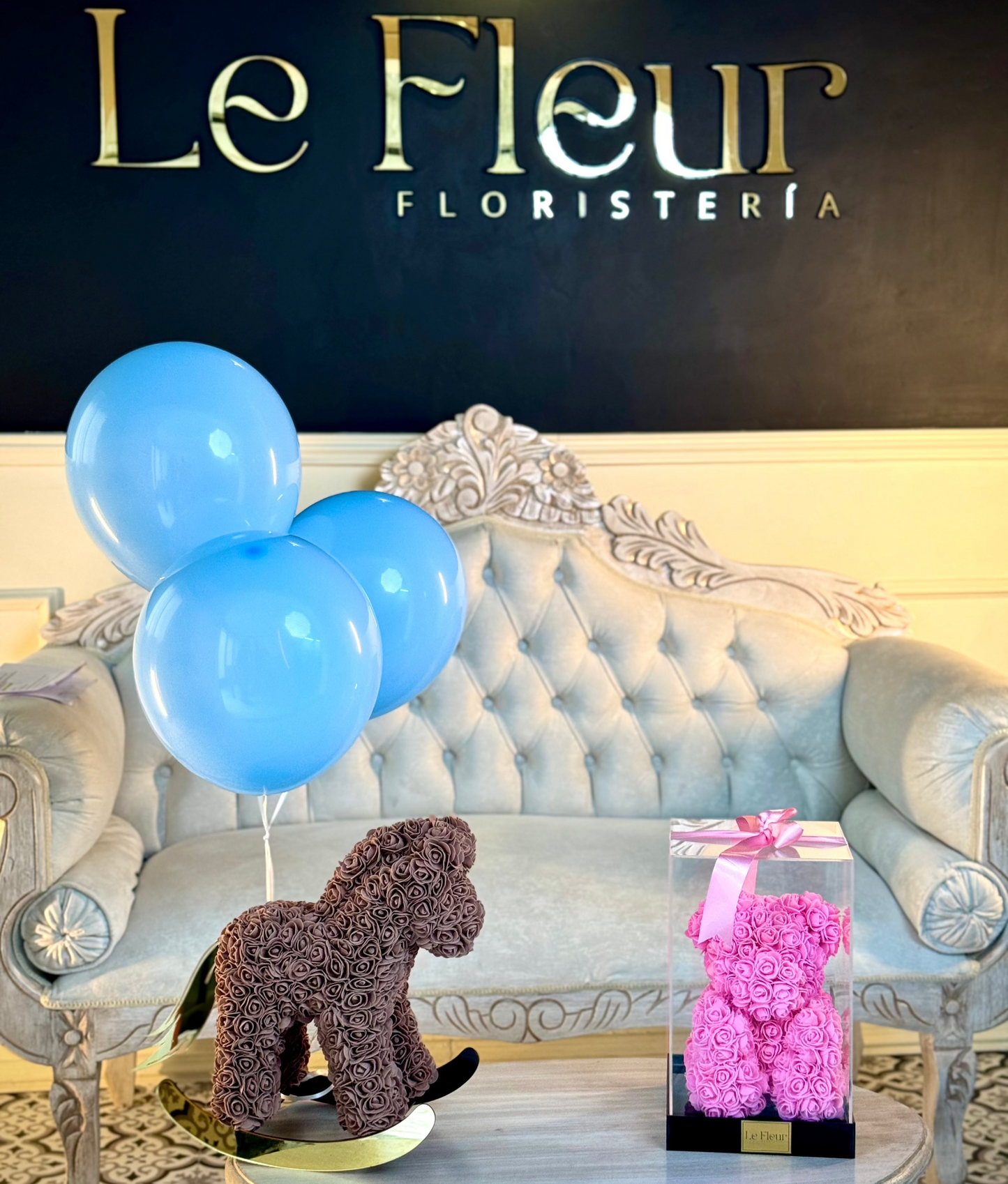 Caballo 40 Cm Cafe🐴 De Rosas , Base Acrilica y 2 Globos Hechos a Mano