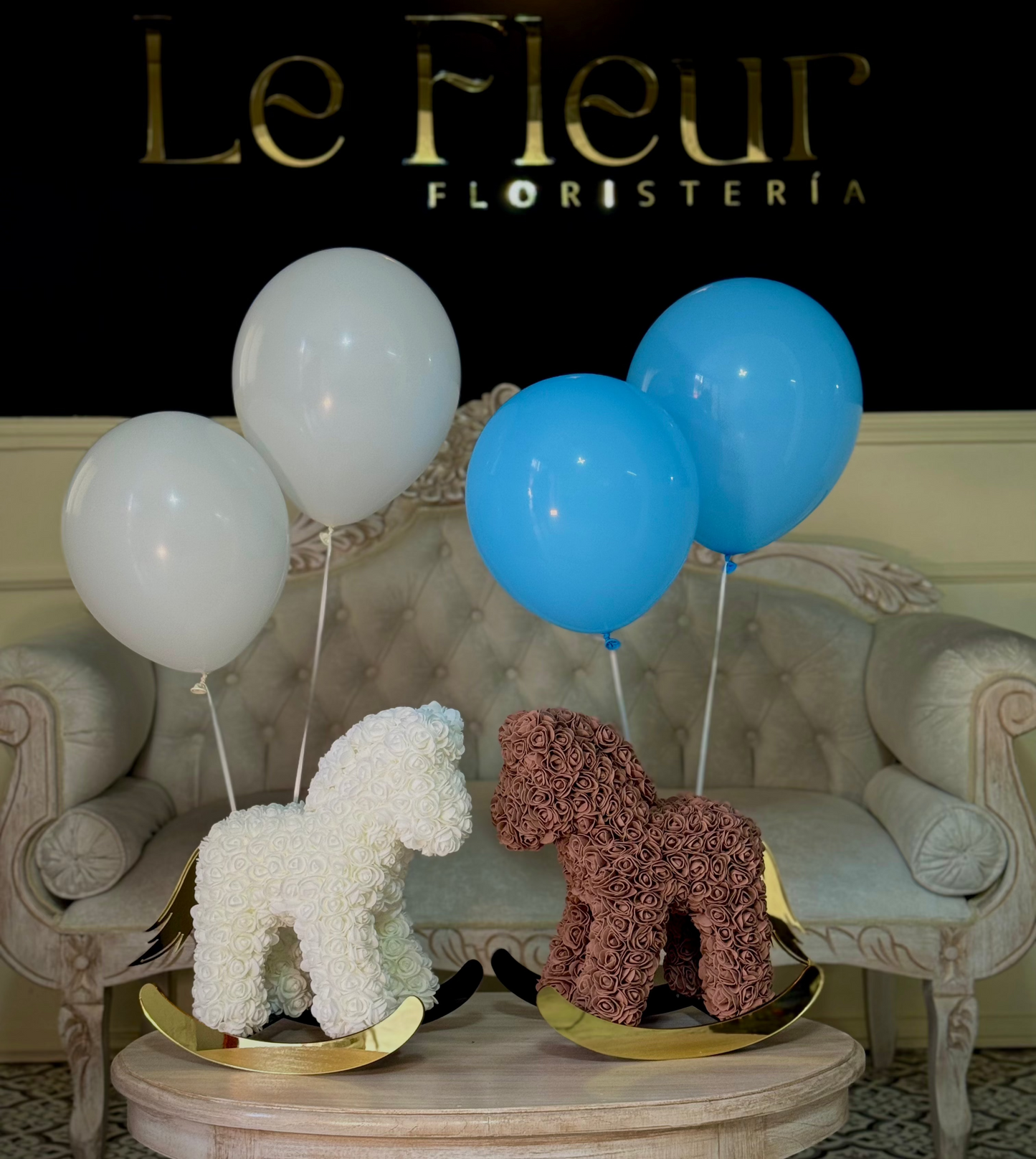 Caballo 40 Cm Blanco🐴 De Rosas , Base Acrilica y 2 Globos Hechos a Mano