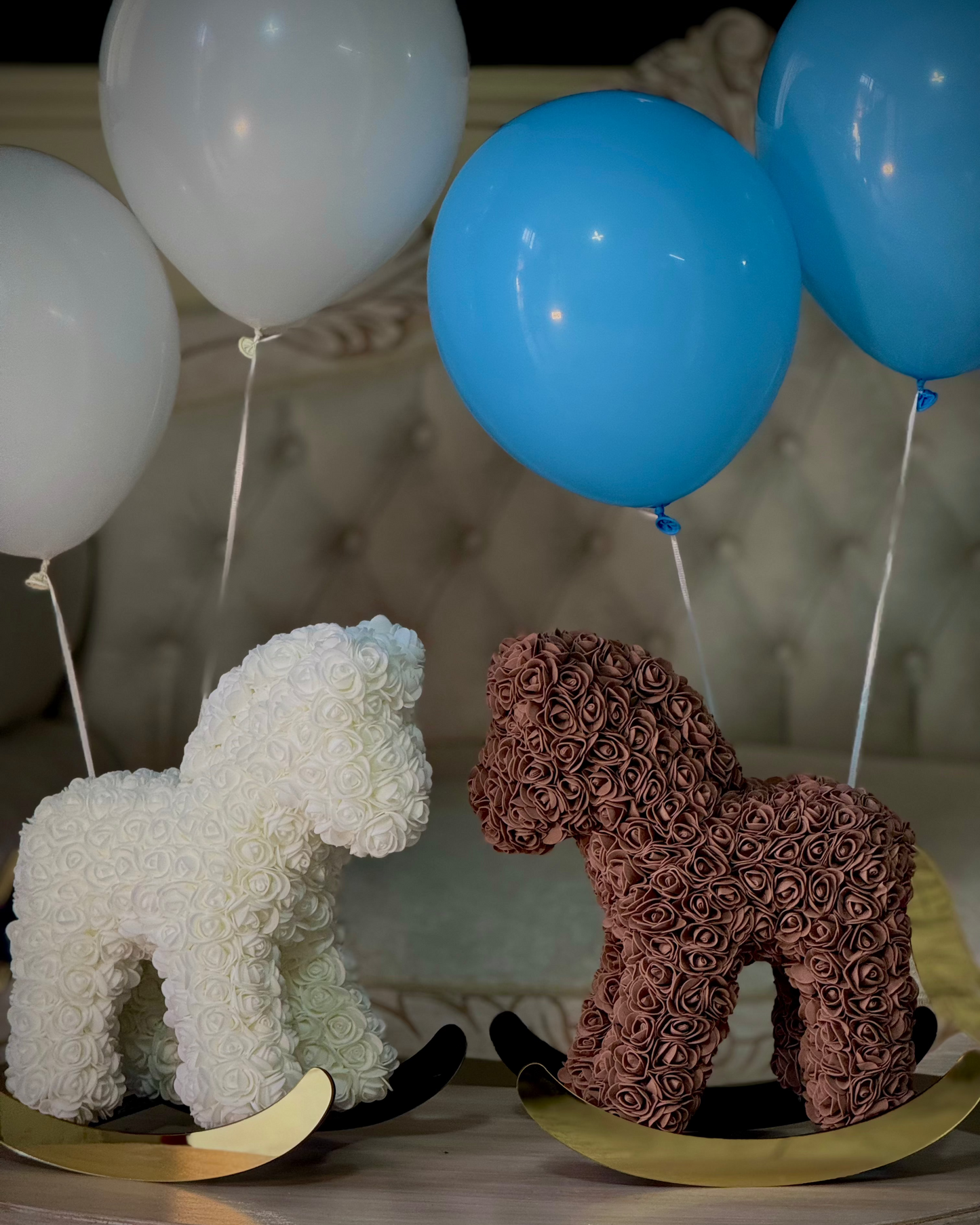 Caballo 40 Cm Blanco🐴 De Rosas , Base Acrilica y 2 Globos Hechos a Mano