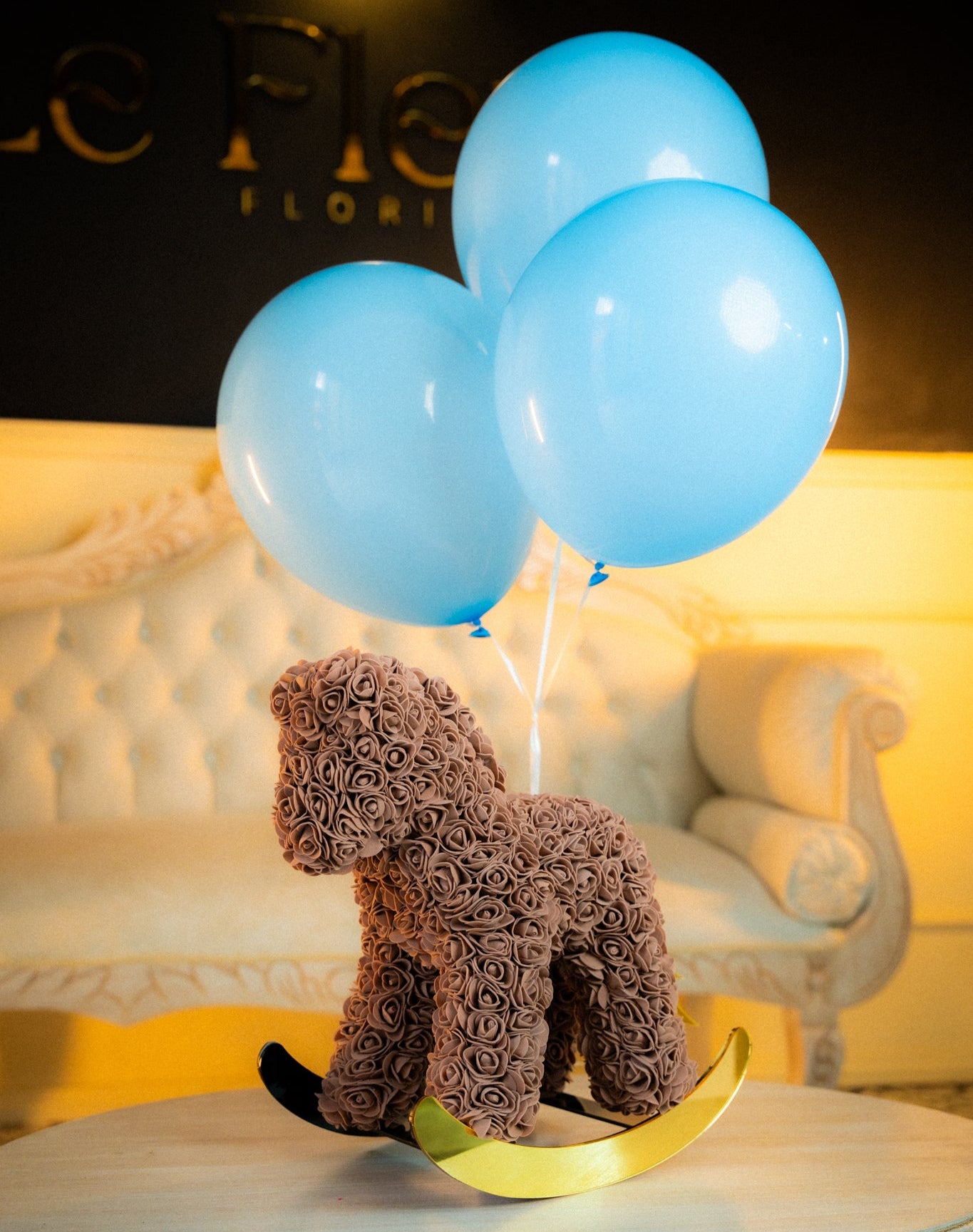 Caballo 40 Cm Cafe🐴 De Rosas , Base Acrilica y 2 Globos Hechos a Mano