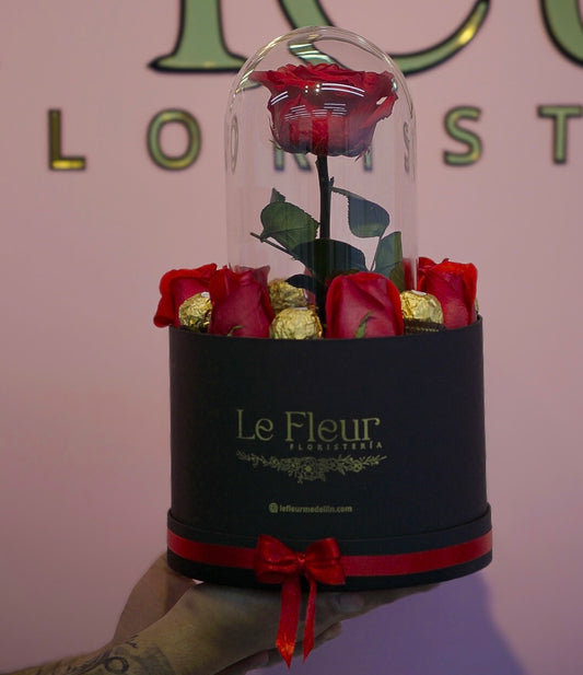 Cilindro Rosas 🌹+ Cocolates + Rosa Preservada