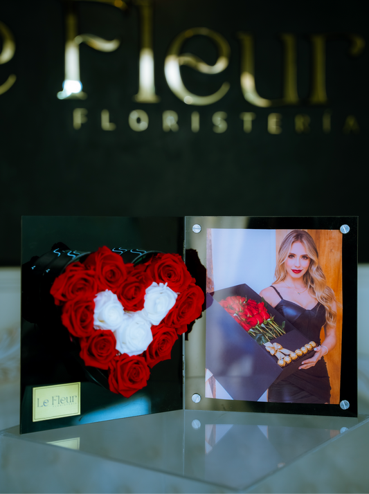 Portarretratos acrilico con 12 Rosas Preservadas Con mas de 5 años de duración 🌹