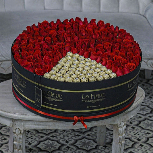 Cilindro Gigante con 300 Rosas + 50 Ferrero Rocher 🌹