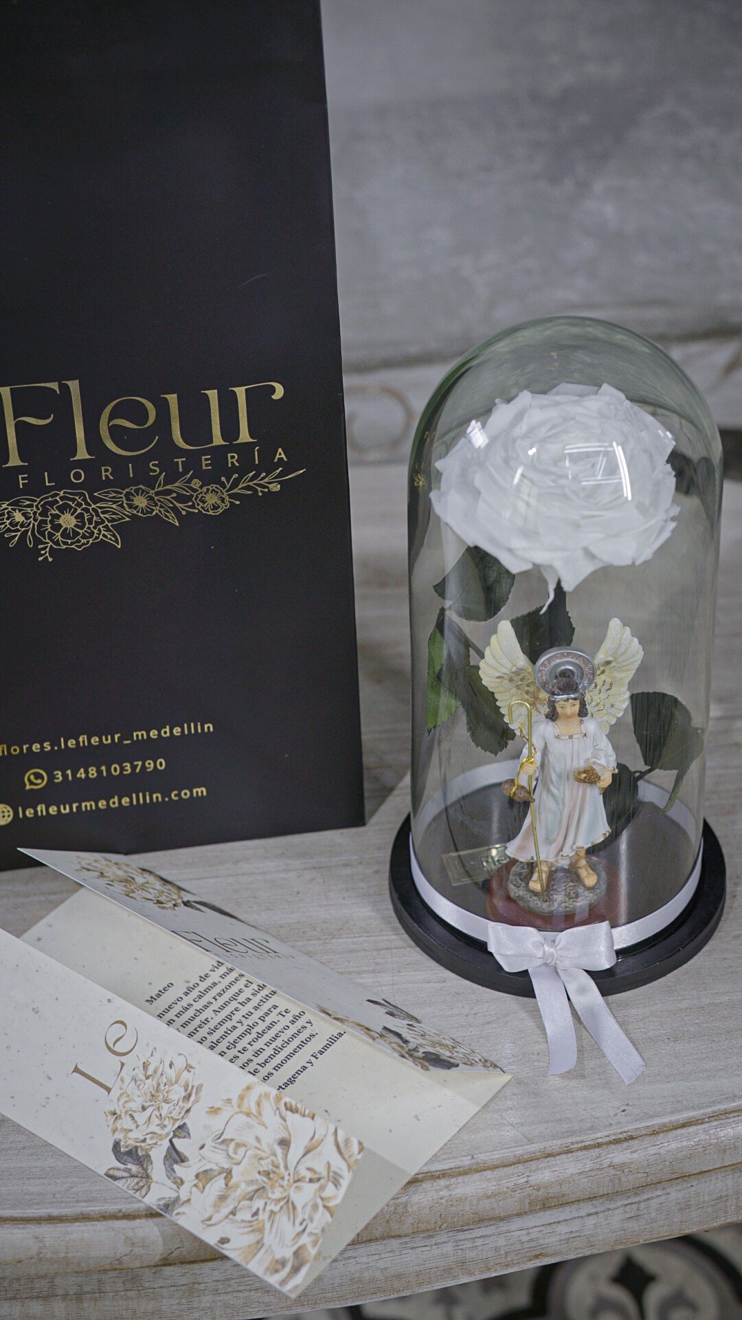 Rosa Preservada Blanca 🌹+ Arcángel San Rafael A Color