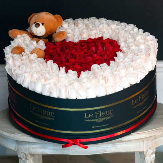 Cilindro Gigante con 300 Rosas + Peluche