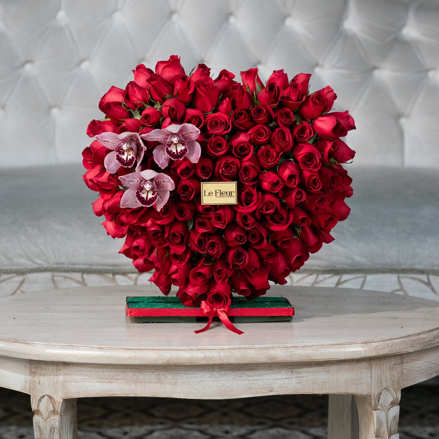 Corazon flotante 3D con 100 Rosas + 3 orquideas 🌹