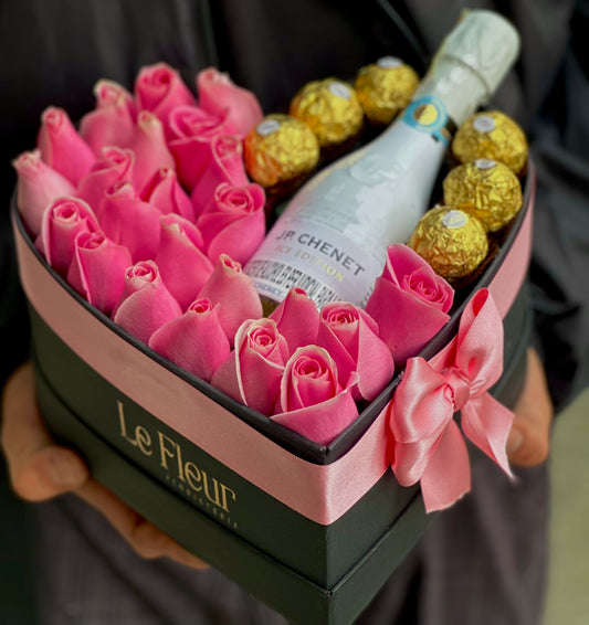 Corazon 15 Rosas 🌹+ 6 Chocolates 🍫 + Jp Chanet  200 ml 🍾