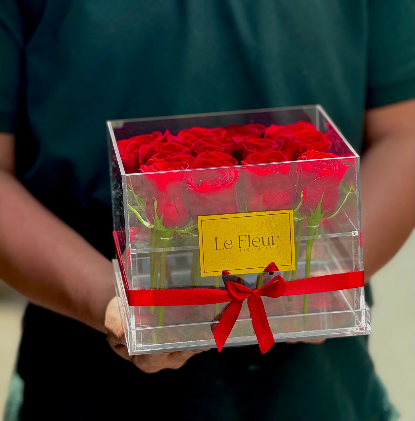 Caja Acrilica Con 16 Rosas Preservadas Con mas de 5 años de duración 🌹