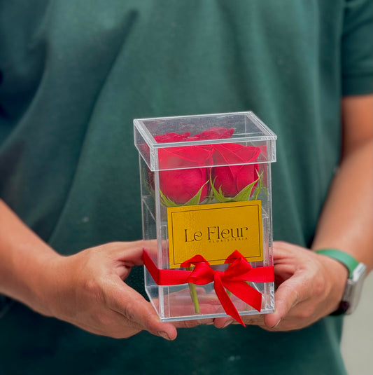 Caja Acrilica Con 4 Rosas Preservadas Con mas de 5 años de duración 🌹