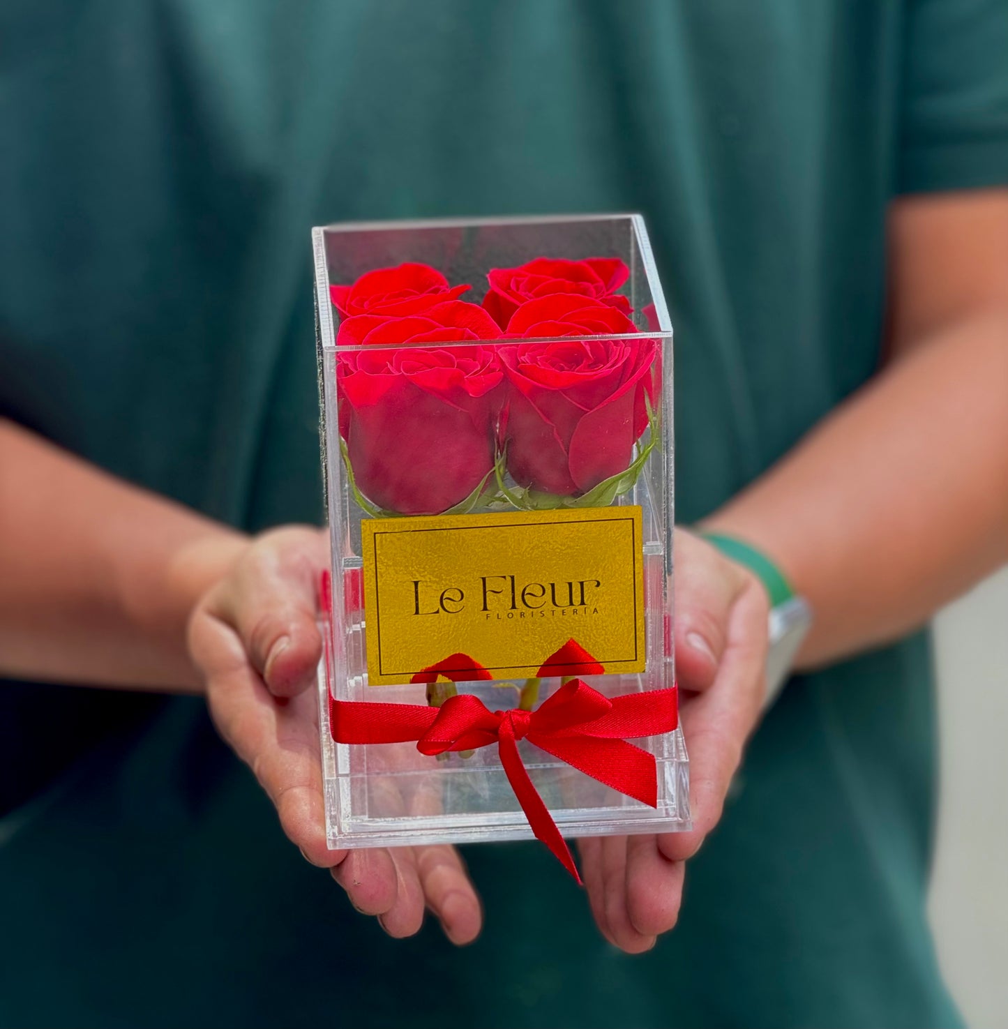 Caja Acrilica Con 4 Rosas Preservadas Con mas de 5 años de duración 🌹