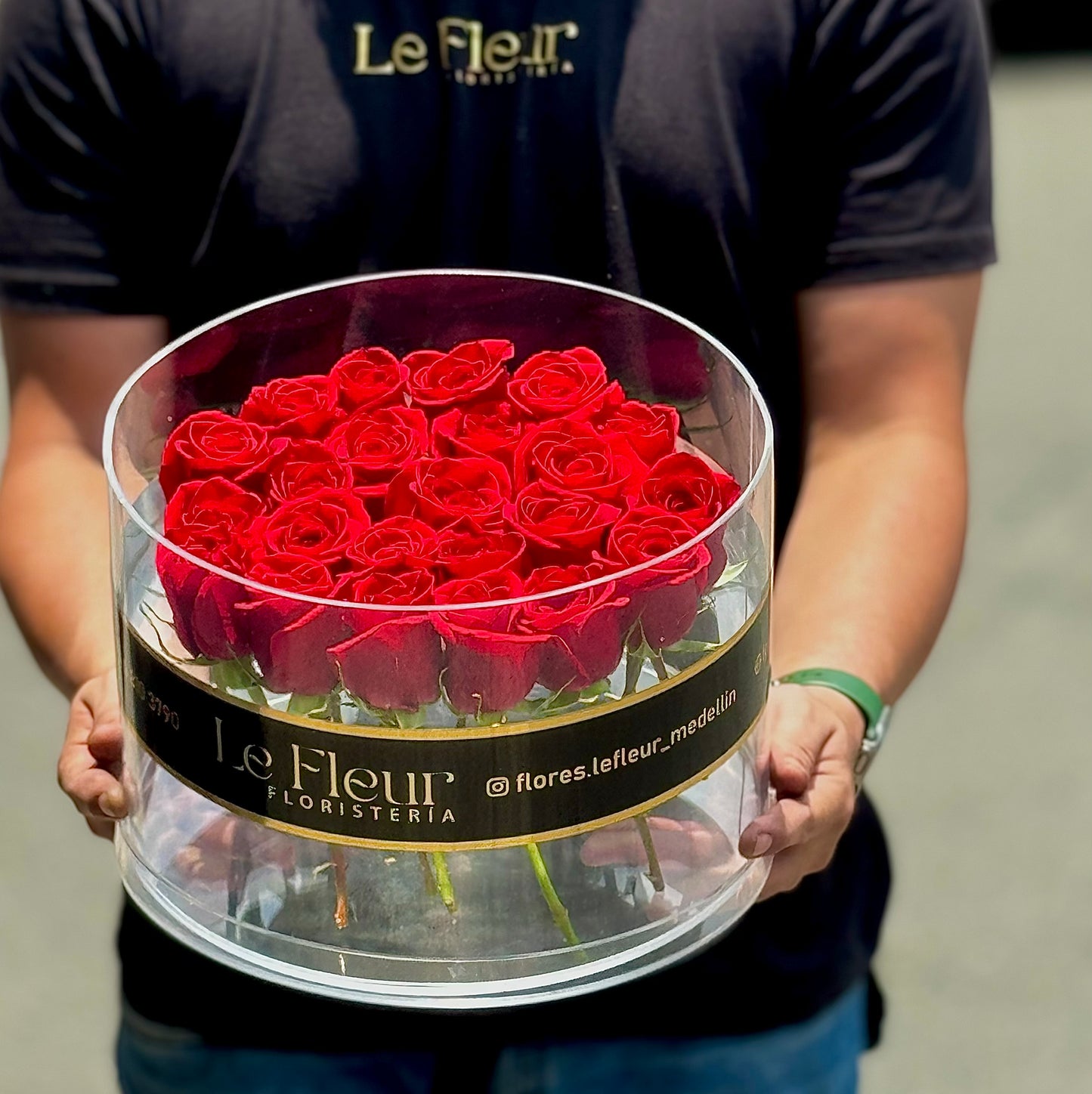 Cilindro Acrilico Con 24 Rosas Preservadas de mas de 5 años de duración 🌹