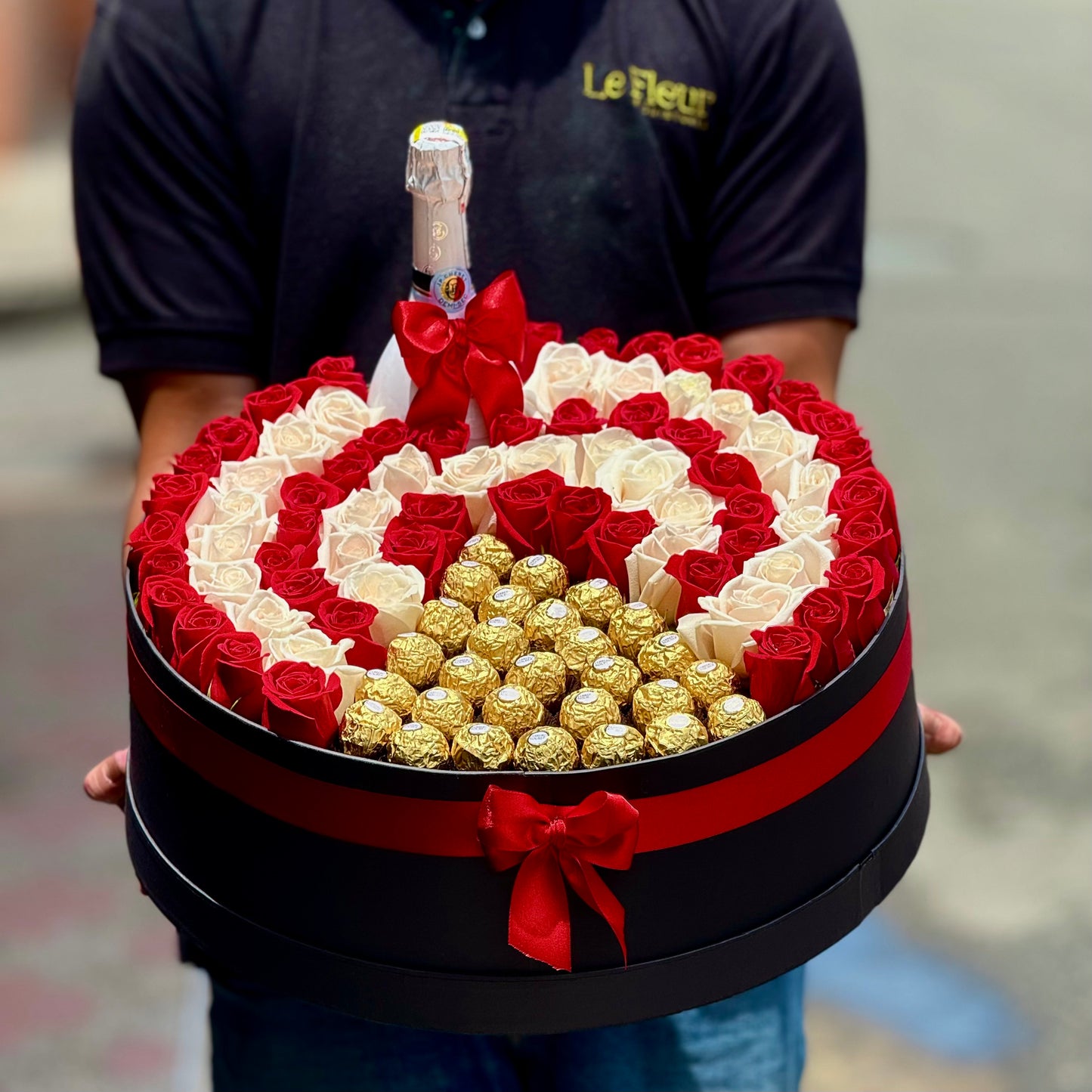 Cilindro Gigante 110 Rosas 🌹 +32 Ferrero + Botella De JP Chenet