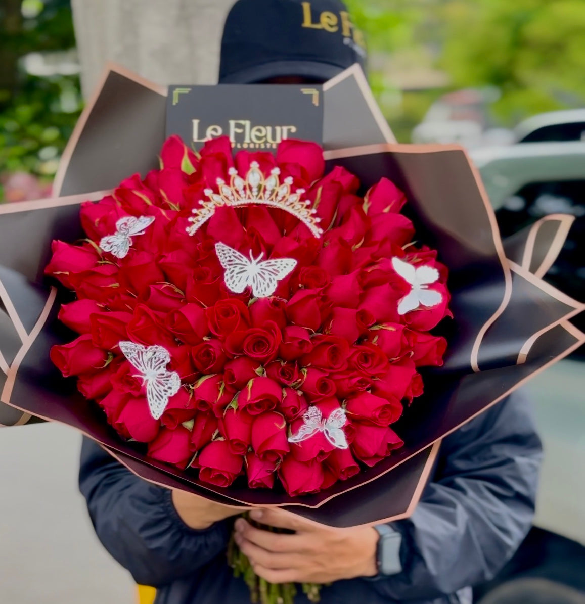 Buquet De 100 Rosas De Exportacion Grande 🌹+ Corona Grande👑 + Mariposas