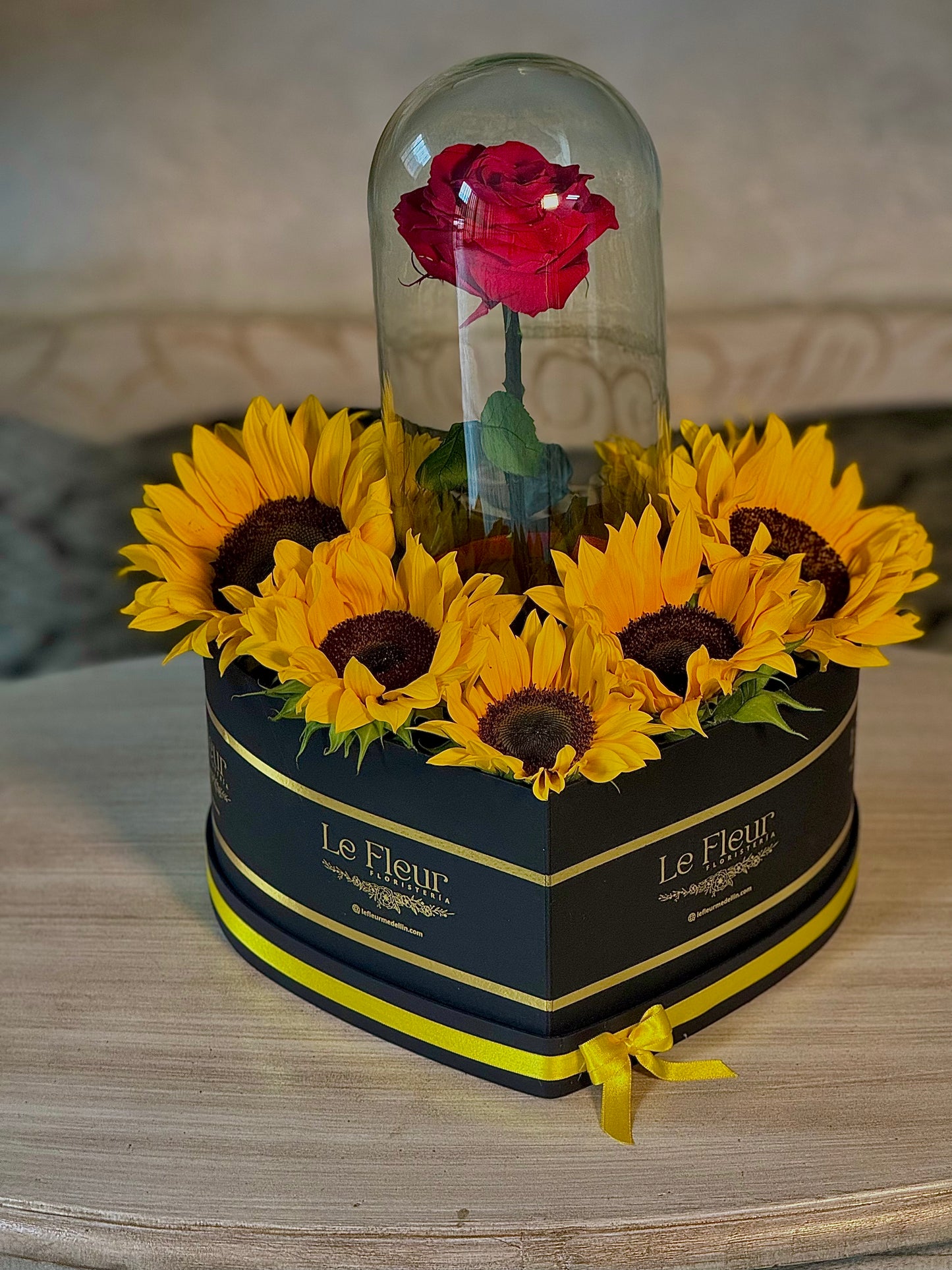 Corazon 12 Girasoles Grande 🌻 + Rosa Preservada 🌹