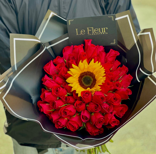 Buquet De 50 Rosas De Exportacion Con Girasol 🌹